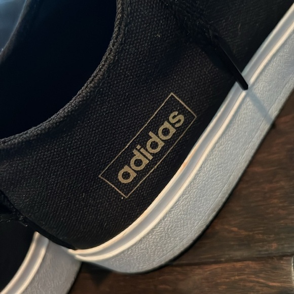 Adidas black sneaker 8.5 - Picture 5 of 10